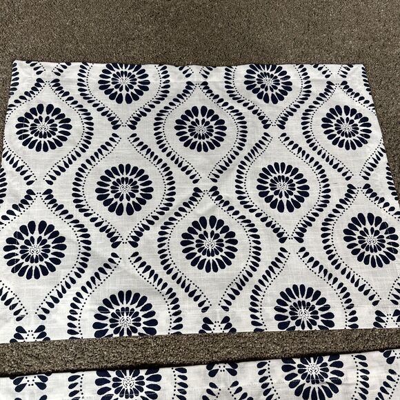 Crate & Barrel Kiran Indigo Medallion Placemat Set of 6 Blue White Cotton 14x19" - Picture 7 of 9